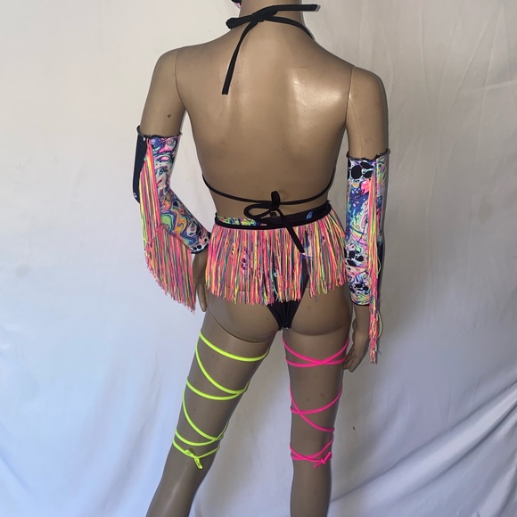 Eight piece UV black light reactive set - Picture 5 of 7